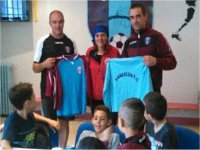 Le Tarascon FC offre des tenues pour les enfants de Mauritanie 
