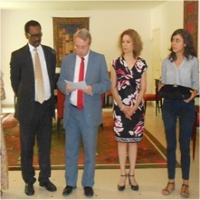 SEM. Joël MEYER décore le directeur du musée national mauritanien Dr. (…) 